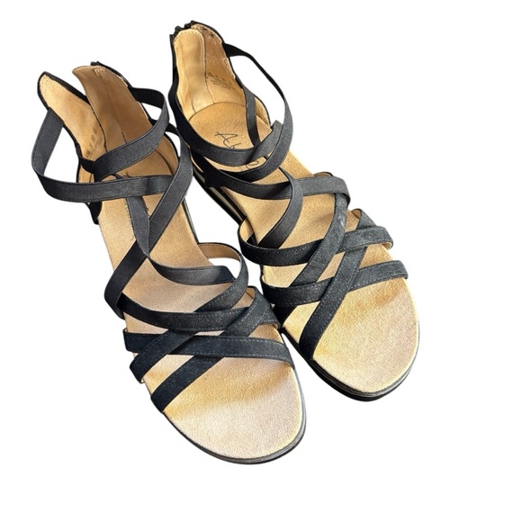 Women's Black Strappy Sandals size 8.5 EUC - Picture 2 of 4